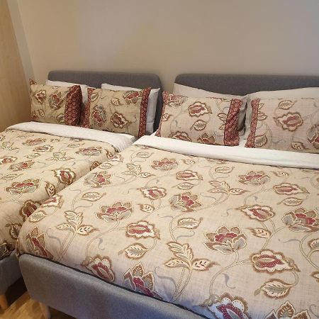 London Luxury Apartments 1Min Walk From Underground, With Free Parking Free Wifi Exterior photo
