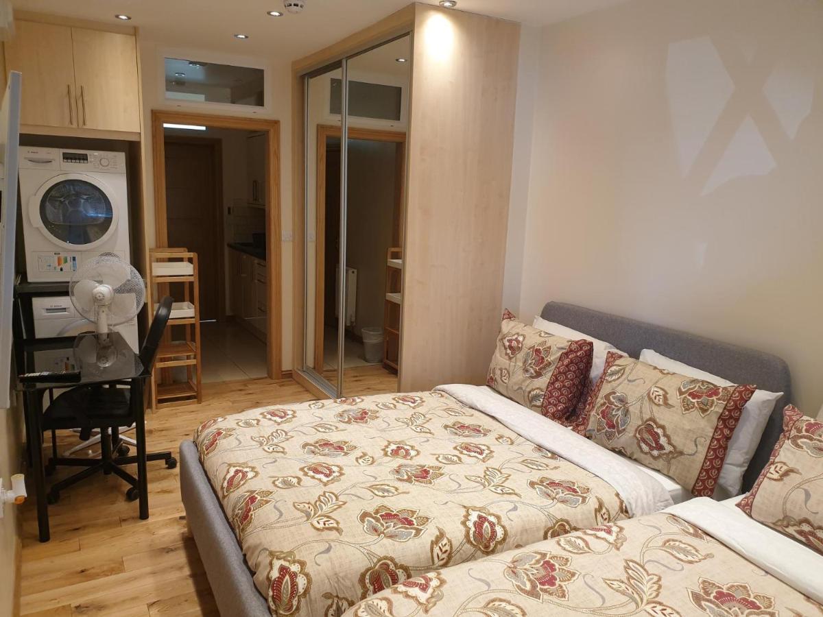 London Luxury Apartments 1Min Walk From Underground, With Free Parking Free Wifi Exterior photo